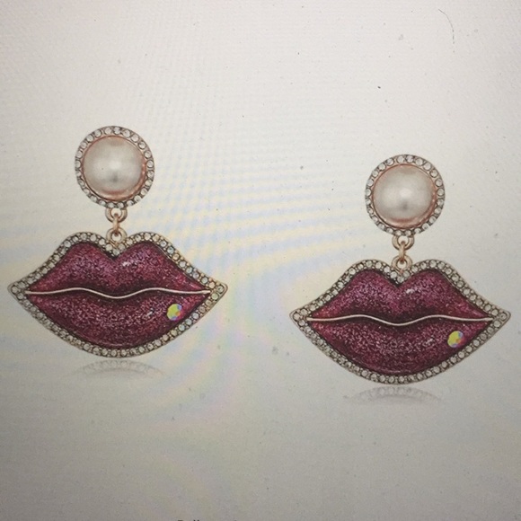 đź’‹BETSEY JOHNSON - LIPS DROP EARRINGS W/PEARLS - Picture 7 of 14